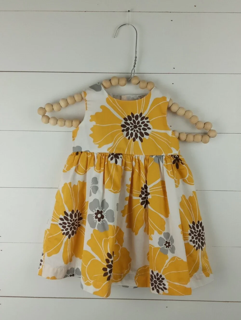 Carter’s girls size 9 mos white and yellow large floral design dress buttons